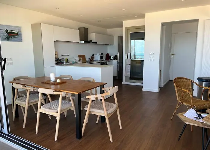 Premiere Ligne Acces Prive Et Direct A La Vue