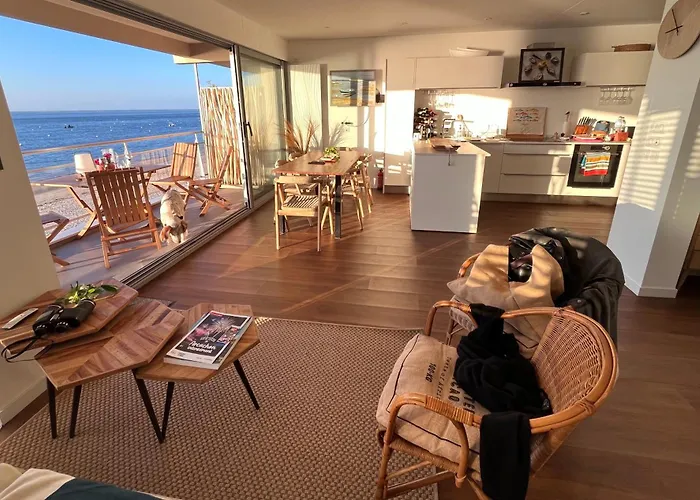 Premiere Ligne Acces Prive Et Direct A La Vue *