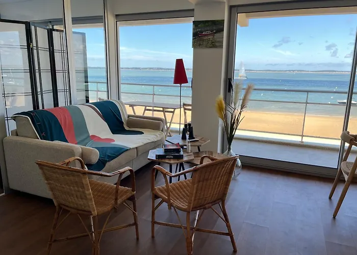 Premiere Ligne Acces Prive Et Direct A La Vue