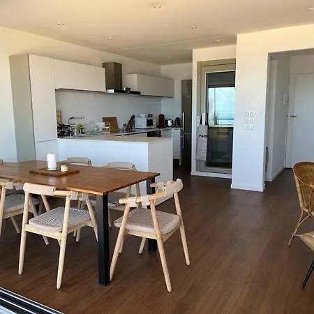 Premiere Ligne Acces Prive Et Direct A La Vue